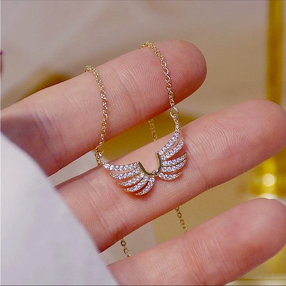 Wings Shape Pendant Chain Necklace - Picture 4 of 5